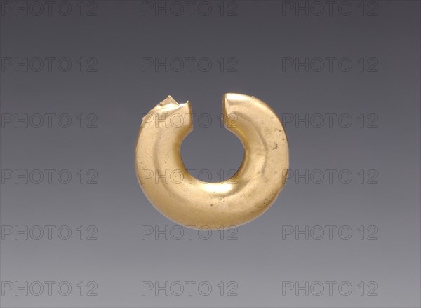 Nose Ring, before 1550. Colombia, Quimbaya, 16th century. Gold; overall: 1.8 x 2.2 cm (11/16 x 7/8 in.).