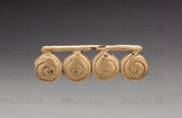 Linked Shells Pendant, c. 900-1550. Central Colombia, Muisca Style, 10th-16th century. Cast gold; overall: 2.4 x 7.2 x 0.6 cm (15/16 x 2 13/16 x 1/4 in.).