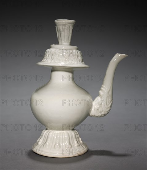 Ewer, 1300s. China, Yuan dynasty (1271-1368) - Ming dynasty (1368-1644). Porcelain; overall: 17.5 cm (6 7/8 in.).