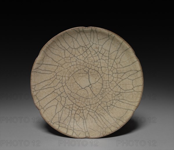 Lobed Dish:  Guan ware, 12th-14th Century. China, Zhejiang province, Southern Song Dynasty (1127-1279) - Yuan Dynasty (1271-1368). Glazed buff stoneware; diameter: 16.5 cm (6 1/2 in.); overall: 2.9 cm (1 1/8 in.).