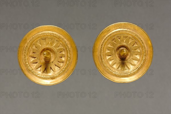 Ear Spool, c. 400-900. Panama, Conte style, 5th - 10th century. Hammered gold; diameter: 3.1 cm (1 1/4 in.); overall: 3.2 cm (1 1/4 in.).