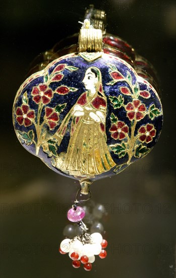 Locket, c. 1700. India, Rajputana, Rajastahn, Jaipur (?), early 18th Century. Gold and enamel; case: 3.1 x 3.5 cm (1 1/4 x 1 3/8 in.).