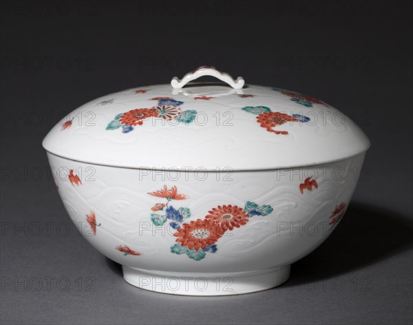 Covered Bowl with Chrysanthemums and Chidori: Kakiemon Ware, early 18th century. Japan, Edo Period (1615-1868). Porcelain with decoration in colored enamels; molded design of waves on exterior; diameter: 21 cm (8 1/4 in.); with cover: 12.7 cm (5 in.); without cover: 9 cm (3 9/16 in.).