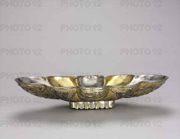 Bowl, 300-500. Iran, Sasanian, 4th-6th Century. Silver; overall: 6.4 x 14 cm (2 1/2 x 5 1/2 in.).