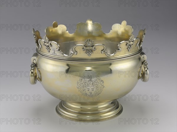 Monteith Punch Bowl, 1715-1716. Benjamin Pyne (British). Silver gilt; diameter: 32.9 cm (12 15/16 in.); overall: 26.9 x 37.5 cm (10 9/16 x 14 3/4 in.).