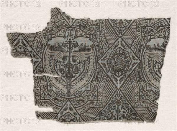 Fragment, 1000s - 1100s. Iran or Iraq ?, Seljuk period, 11th - 12th century. Lampas weave, silk; overall: 19.5 x 27.2 cm (7 11/16 x 10 11/16 in.)