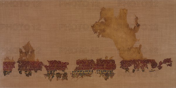 Tiraz with gold, 1013-1020. Egypt, Fatimid period, reign of Caliph al-Hakim, 1013–1020. Plain weave with inwoven tapestry weave: linen, silk, and gold filé; overall: 25 x 57.8 cm (9 13/16 x 22 3/4 in.)