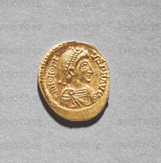 Solidus of Arkadios, 395-408. Byzantium, Constantinople, Byzantine period, late 4th-early 5th century. Gold; diameter: 2 cm (13/16 in.)