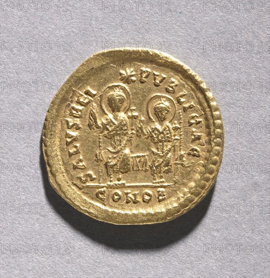 Solidus of Theodosius II and Valentinian III (reverse), 408-425. Byzantium, Constantinople, Byzantine period, 5th century. Gold; diameter: 2.3 cm (7/8 in.)