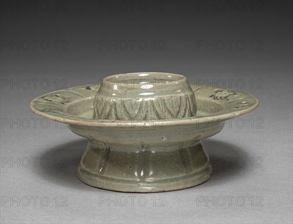 Floral-shaped Cup Stand with Inlaid Chrysanthemum Design, 1100s. Korea, Goryeo period (918-1392). Inlaid and glazed porcelain; overall: 6.1 cm (2 3/8 in.).