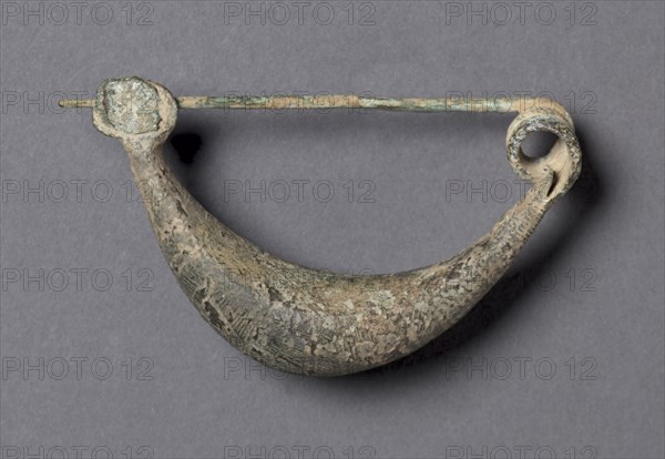 Boat-Shaped Fibula, 900-700 BC. Italy, Etruscan, 10th-8th century BC. Bronze; overall: 8.5 cm (3 3/8 in.).