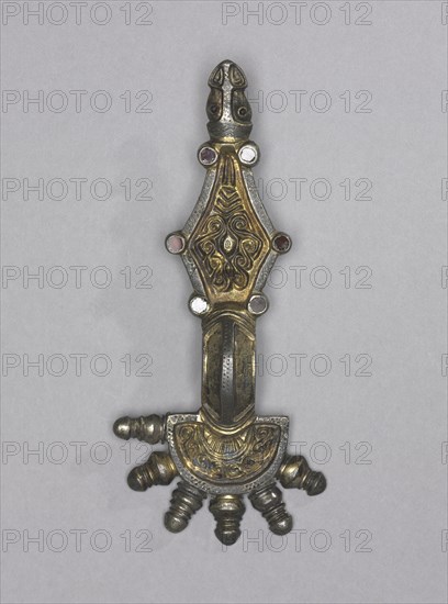 Fibula, 500s. Ostrogothic, Migration period, 6th century. Gilt silver and garnets; overall: 13.4 cm (5 1/4 in.).