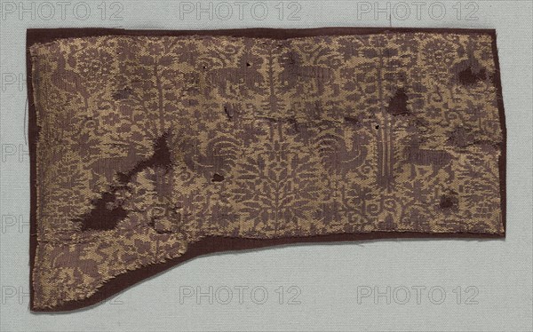 Fragment with Small-Scale Design, c. 1360-1390. Italy, 14th century. Lampas weave, silk; overall: 12.3 x 21.6 cm (4 13/16 x 8 1/2 in.)