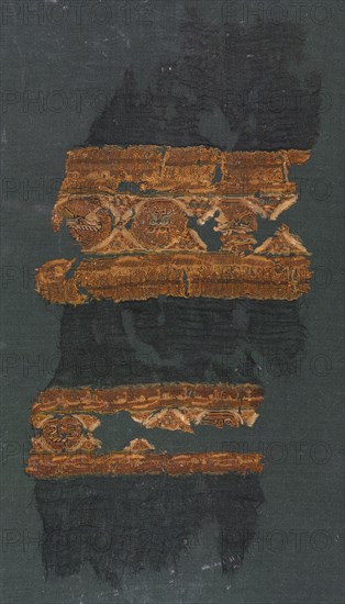 Tiraz with gold, 1075-1099. Egypt, Fatimid period. Plain weave with inwoven tapestry weave: linen, silk, and gold filé; overall: 29 x 14.8 cm (11 7/16 x 5 13/16 in.)