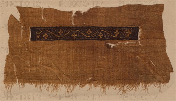 Fragment, Probably a Scarf, 300s - 400s. Egypt, Byzantine period, 4th-5th century. Tabby ground with inwoven tapestry ornament; linen, wool, and gold foil around gummed silk; overall: 11.5 x 21.9 cm (4 1/2 x 8 5/8 in.)