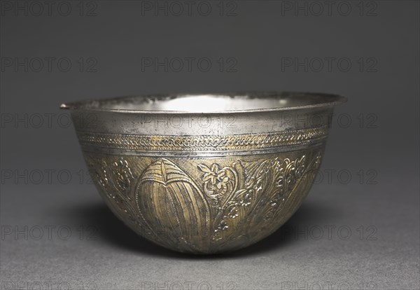 Bowl, 2nd-1st Century BC. Greece, late Hellenistic period. Silver gilt; diameter: 13.7 cm (5 3/8 in.); overall: 7.5 cm (2 15/16 in.)