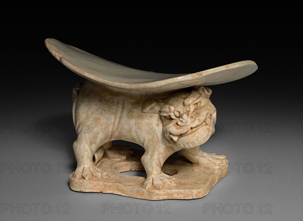 Pillow with Lion Base:  Qingbai Ware, 11th Century. China, Northern Song dynasty (960-1127). Glazed stoneware; overall: 12.5 x 15 cm (4 15/16 x 5 7/8 in.).
