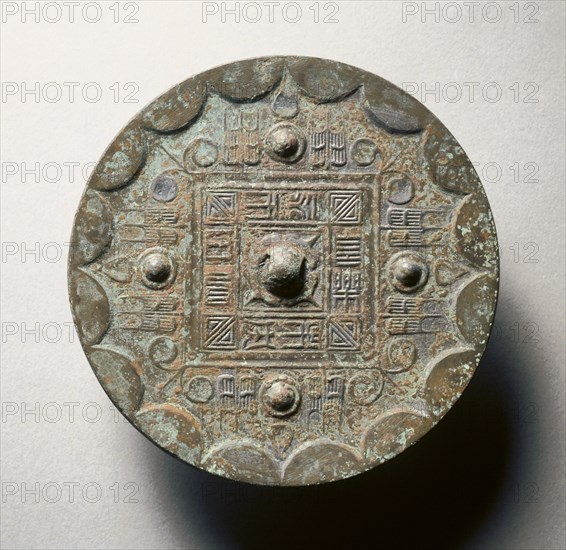 Mirror with a Square Band, Four Nipples, and Grass Leaf Motifs, late 3rd century BC-1st century. China, Western Han dynasty (202 BC-AD 9). Bronze; diameter: 11.4 cm (4 1/2 in.); overall: 0.9 cm (3/8 in.); rim: 0.4 cm (3/16 in.).