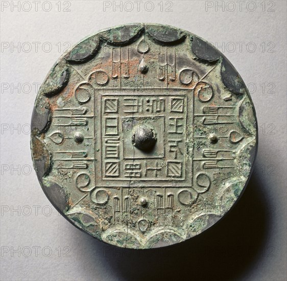 Mirror with a Square Band, Four Nipples, and Grass Leaf Motifs, late 3rd century BC-1st century. China, Western Han dynasty (202 BC-AD 9). Bronze; diameter: 10 cm (3 15/16 in.); overall: 0.8 cm (5/16 in.); rim: 0.4 cm (3/16 in.).