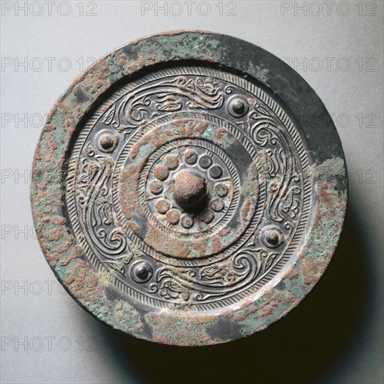 Mirror with Four Nipples, Quasi-Dragons, and Birds, late 3rd Century BC - early 1st Century. China, Western Han dynasty (202 BC-AD 9). Bronze; diameter: 14.6 cm (5 3/4 in.); overall: 1.4 cm (9/16 in.); rim: 0.6 cm (1/4 in.).