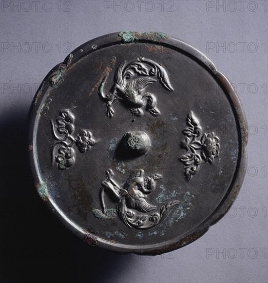 Lobed Mirror with Paired Phoenixes and Floral Displays, 8th century. China, Tang dynasty (618-907). Bronze; diameter: 15.6 cm (6 1/8 in.); overall: 0.9 cm (3/8 in.); rim: 0.6 cm (1/4 in.).