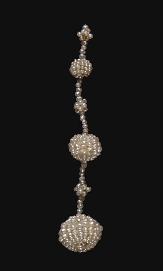 Earring (Parure), c. 1850. England, 19th century. Seed pearl on Mother-of-Pearl; overall: 6.3 cm (2 1/2 in.).