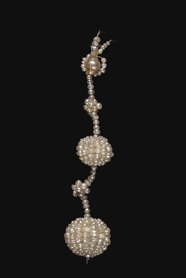 Earring (Parure), c. 1850. England, 19th century. Seed pearl on Mother-of-Pearl; overall: 6.3 cm (2 1/2 in.).
