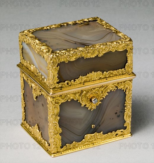 Nécessaire, c. 1760. Attributed to James Cox (British). Agate, gold and diamond.  mounted with 18 KT gold cagework; overall: 10.2 x 7.6 cm (4 x 3 in.).