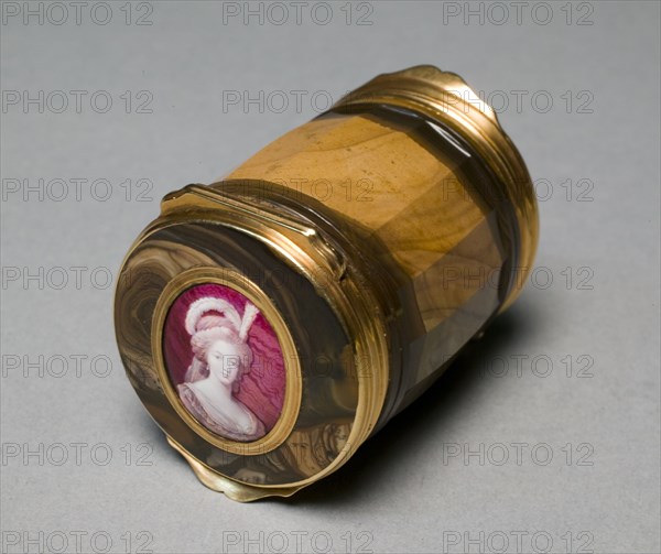 Double Snuff Box, c. 1775-80. England, mid-18th century. Gold-mounted agate, enamel rose camaïeu