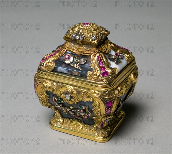 Small Box, c. 1750. England, mid-18th century. Agate with gold mounts; overall: 7 x 5.7 x 5.8 cm (2 3/4 x 2 1/4 x 2 5/16 in.).