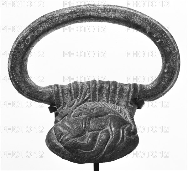 Handle; Etruria; 3rd - 2nd century B.C; Bronze; 9.5 × 10.3 cm, 3 3,4 × 4 1,16 in