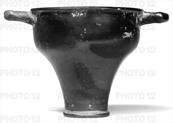 Campanian Black Glazed Skyphos; Campania, South Italy; 323 - 31 B.C; Terracotta; 12 × 18.2 × 12.3 cm