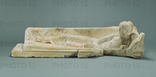 Grave Monument of a Girl; Roman Empire; 120 - 140; Marble; 38 × 47 × 141 cm, 14 15,16 × 18 1,2 × 55 1,2 in