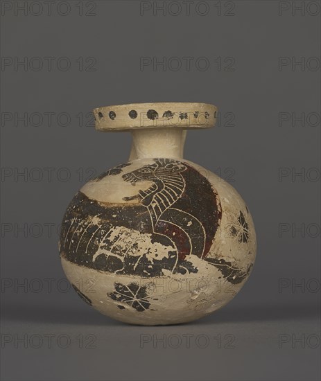 Corinthian Aryballos; Greece, Corinth, about 595 - 570 B.C; Terracotta; 6.2 × 5.6 cm, 2 7,16 × 2 3,16 in