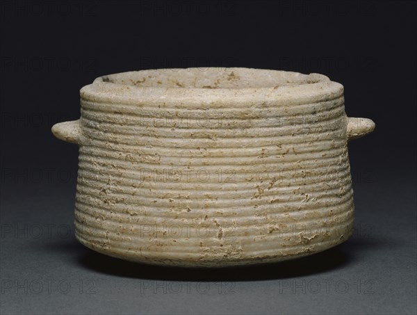 Cylindrical Box with Incised Lines; Cyclades, Greece; 2800 - 2700 B.C; Marble; 6.5 × 12.5 × 9.2 cm, 2 9,16 × 4 15,16 × 3 5,8 in