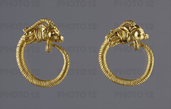 Earrings; Alexandria, Egypt; 220 - 100 B.C; Gold; 2.2 cm, 7,8 in