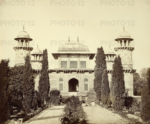 Tomb of Itmad-ud-Daulah at Agra; Felice Beato, 1832 - 1909, Henry Hering, 1814 - 1893, India