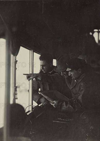 Man pointing; Fédèle Azari, Italian, 1895 - 1930, Italy; 1914 - 1929; Gelatin silver print; 16.3 x 11.5 cm, 6 7,16 x 4 1,2 in