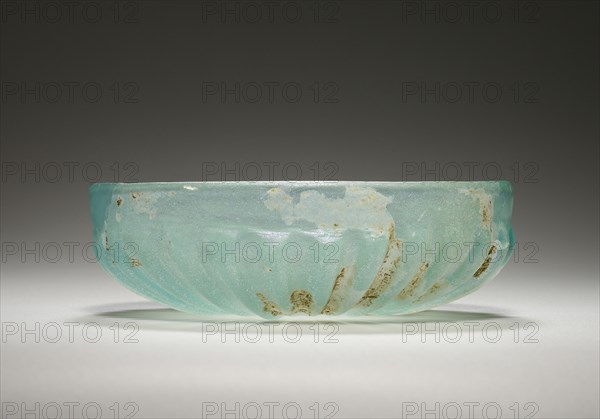 Ribbed Bowl; Eastern Mediterranean or Italy; 1st century B.C; Glass; 3.9 x 12.8 cm, 1 9,16 x 5 1,16 in