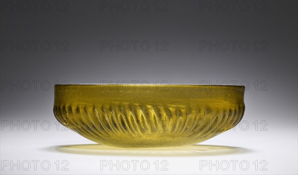 Ribbed Bowl; Eastern Mediterranean or Italy; 1st century B.C; Glass; 4.5 x 13.5 cm, 1 3,4 x 5 5,16 in