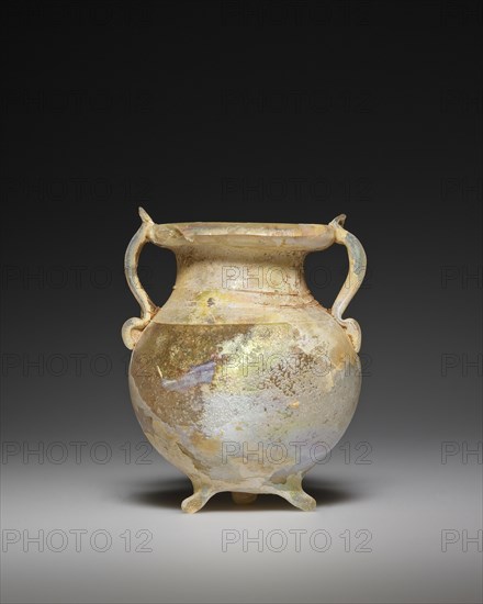 Jar with tripod foot; Eastern Mediterranean; 3rd century; Glass; 7 x 6 cm, 2 3,4 x 2 3,8 in