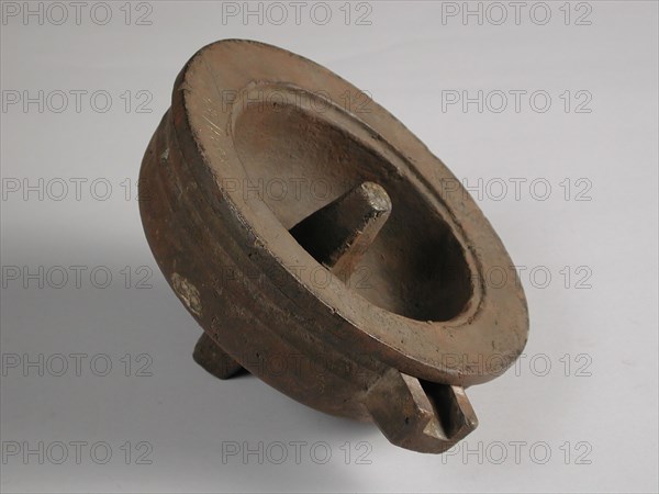 Two-piece bronze mold for bottom of pot or jug, mold casting tool tools base metal bronze, cast twisted Two-piece bronze mold