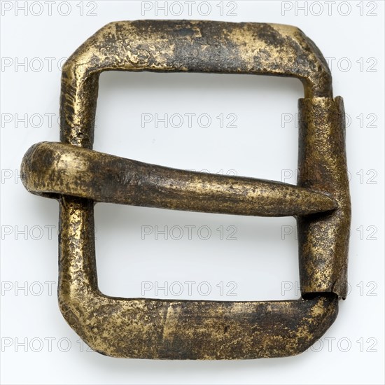 Copper buckle with straight sides, sting and roll, buckle fastener part bottomfound brass metal, cast Rectangular copper clasp