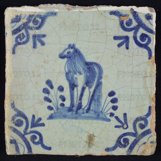 Animal tile, horse left on ground, in blue on white, corner motif large ox head, wall tile tile sculpture ceramic earthenware