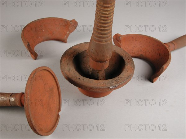 Four-piece bronze mold for bottom of pot or jug, mold casting tool tools equipment base metal cast iron wood iron, cast