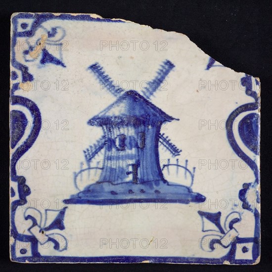 Scene tile, blue with landscape with windmill, between balusters, corner motif lily, wall tile tile sculpture ceramic