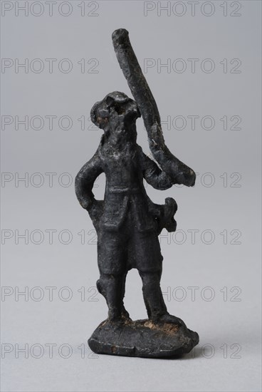 Tin soldier, male figure on rectangular foot, with hat and rifle, soldier toy recreational tool miniature earth discovery tin