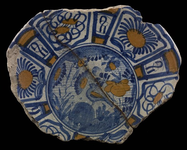 Majolica dish, orange and blue on white, decor bird in Chinese Garden, Wanli period, dish plate crockery holder earth discovery