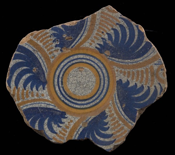 Fragment majolica dish, orange and blue on white, revolving decor with fluttering feathers, dish plate crockery holder earth