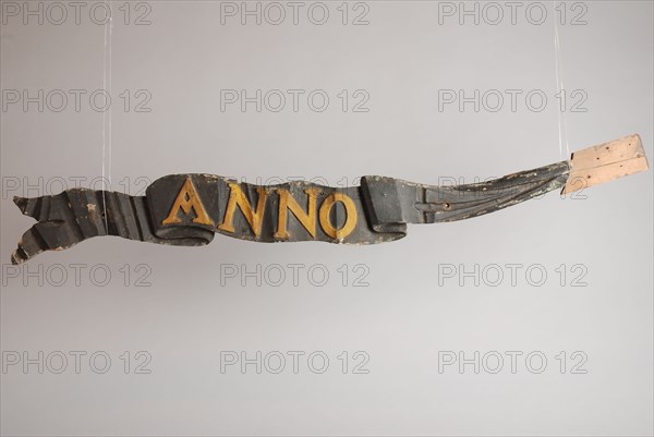 Two carved ribbons with text ANNO and 1820, wood carving sculpture visual material wood paint blank metal, ANNO bridge bridge
